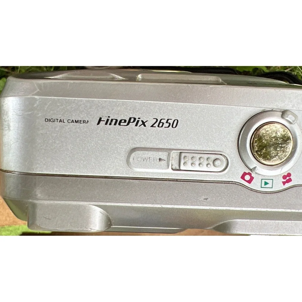 Fujifilm FinePix 2650 Digital Camera Package 2.0MP Tested Metallic Silver‎